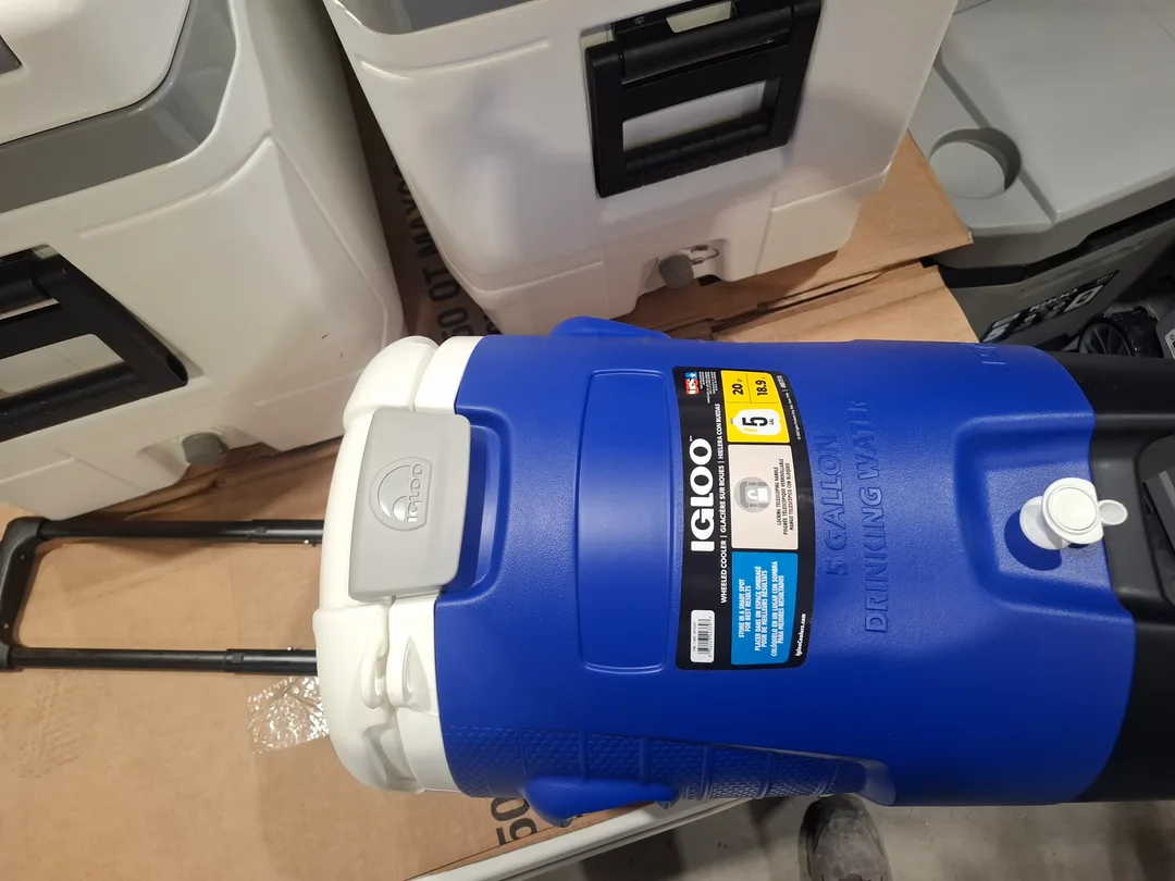 Dispensador de agua de 5 galones marca igloo nuevo