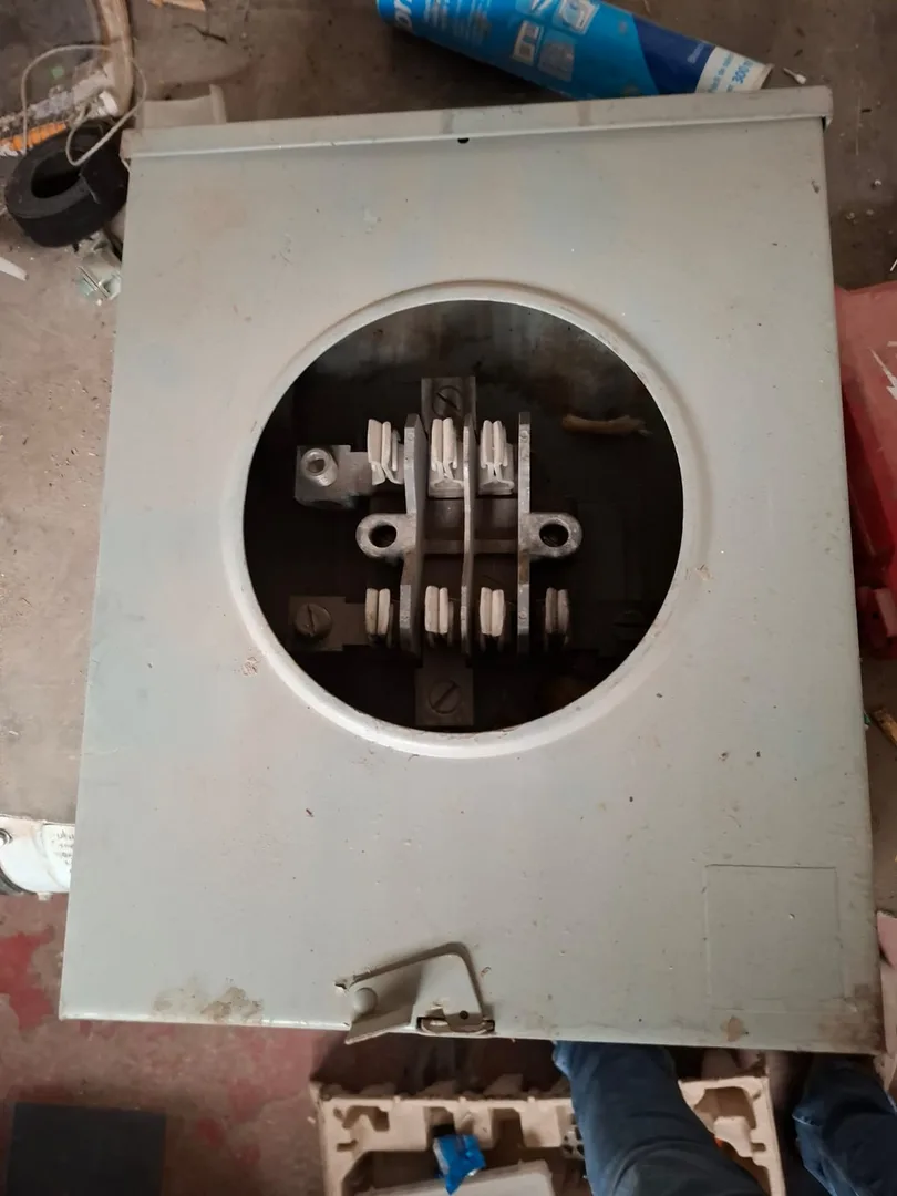 Base para medidor trifásico